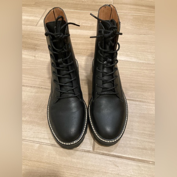 Madewell Citywalk Lugsole Lace-Up Boot, leather, black, 8.5, NWOT - Picture 4 of 8